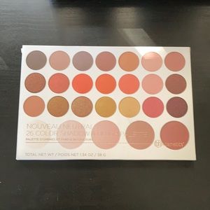 26 Shade Eyeshadow and Blush Pallet